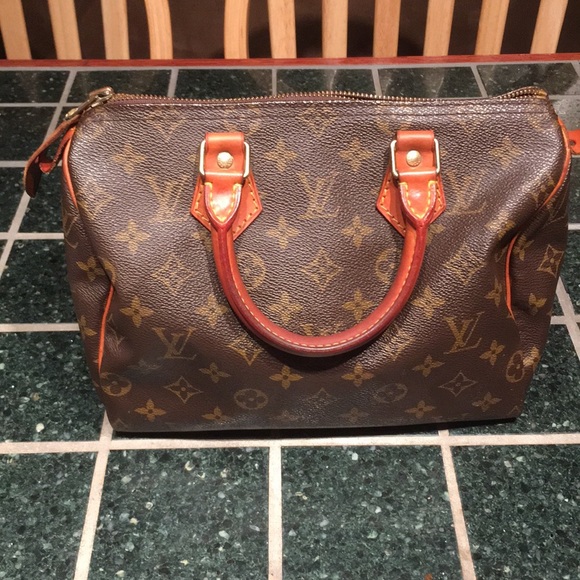 Louis Vuitton Handbags - Louis Vuitton speedy 25